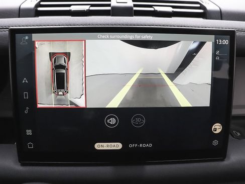 Used 2023 Land Rover Defender 130 X-Dynamic SE image 33