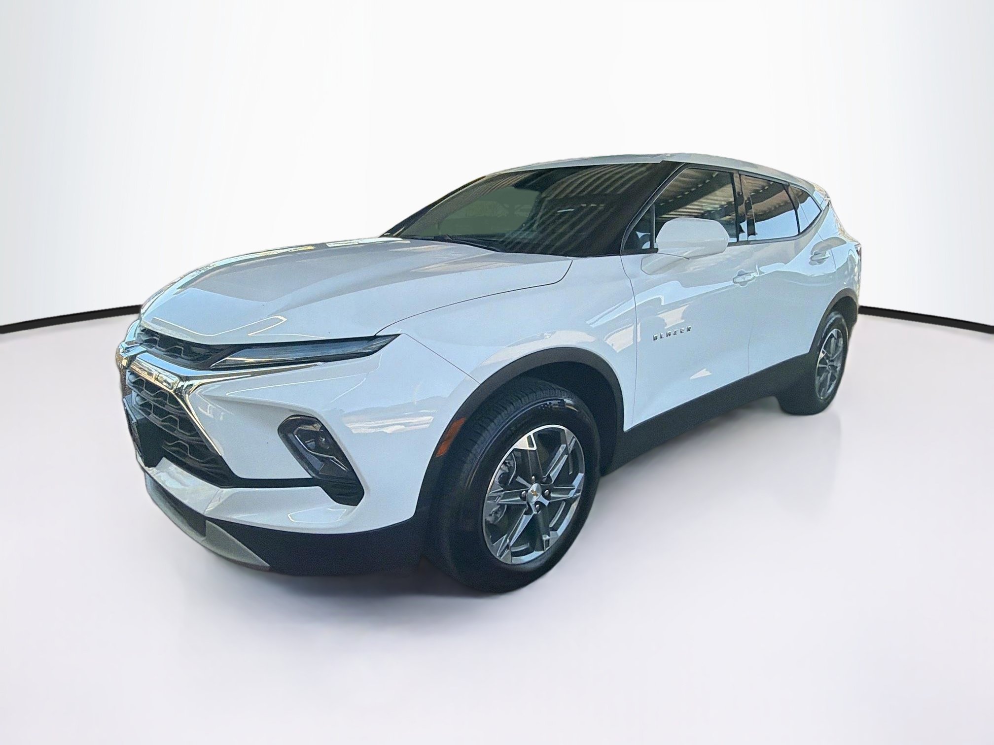 Used 2025 Chevrolet Blazer LT AWD/4WD image 3