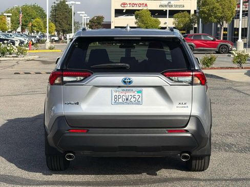 Certified 2020 Toyota RAV4 XLE w/ Carpet Mat Package AWD/4WD image 4