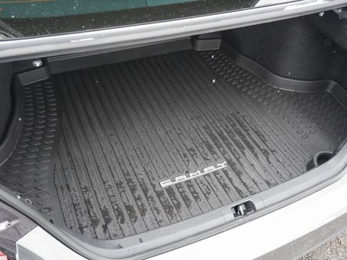 Used 2025 Toyota Camry SE image 7