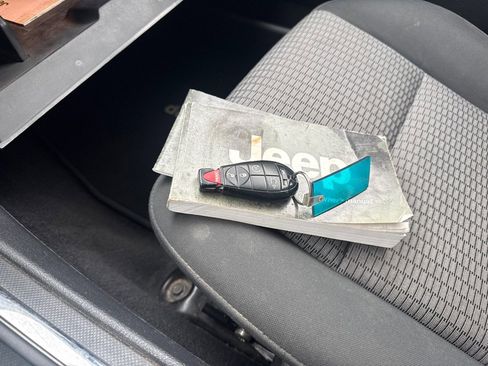 Used 2009 Jeep Grand Cherokee Laredo w/ Popular Equipment Group image 26