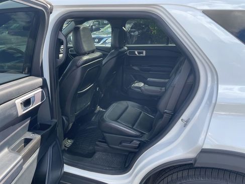 Used 2020 Ford Explorer XLT w/ Equipment Group 202A AWD/4WD image 26