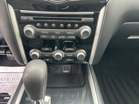 Used 2018 Nissan Pathfinder S image 19