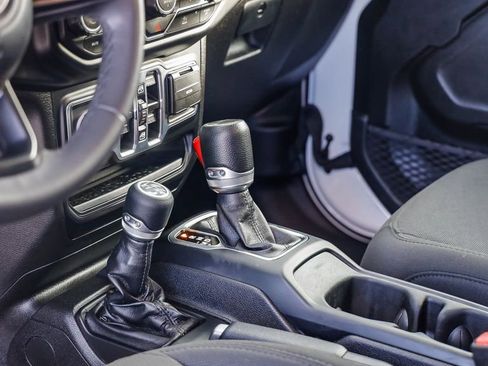 Certified 2023 Jeep Gladiator Sport image 21