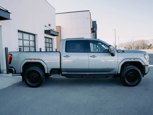 Used 2024 GMC Sierra 3500 AT4 w/ Technology Package AWD/4WD image 10