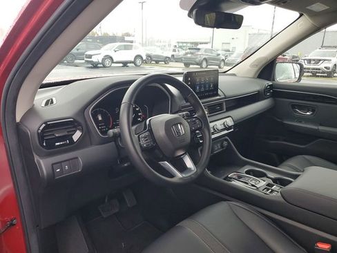 Used 2025 Honda Pilot Touring image 18