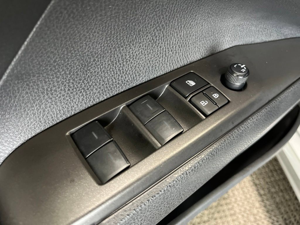 Used 2024 Toyota Camry SE AWD/4WD image 4
