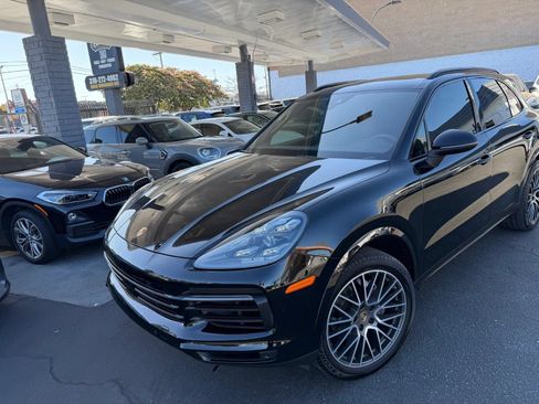 Used 2019 Porsche Cayenne AWD/4WD image 2