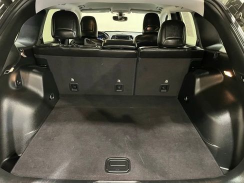 Used 2019 Jeep Cherokee Latitude Plus w/ Comfort/Convenience Group AWD/4WD image 10
