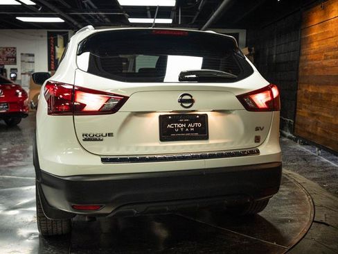 Used 2017 Nissan Rogue Sport SV FWD image 6