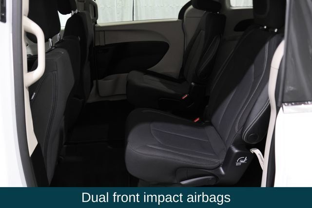Used 2023 Chrysler Voyager LX FWD image 11