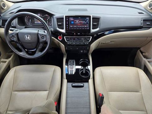 Used 2017 Honda Pilot Touring image 16