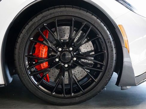 Used 2015 Chevrolet Corvette Z06 w/ Z07 Performance Package image 49