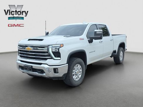 Used 2024 Chevrolet Silverado 3500 LTZ w/ LTZ Plus Package AWD/4WD image 3
