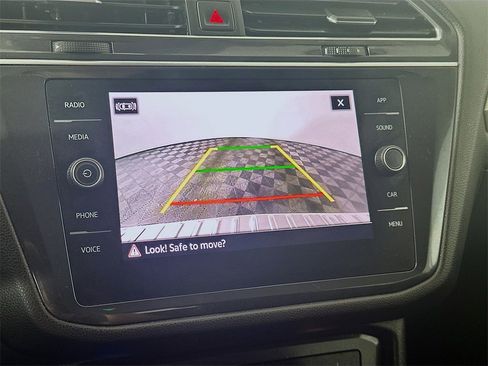Used 2022 Volkswagen Tiguan SE image 20