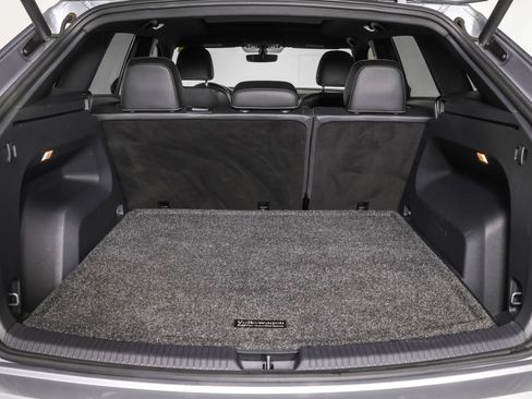 Used 2020 Volkswagen Atlas Cross Sport SE w/ Panoramic Sunroof Package image 39