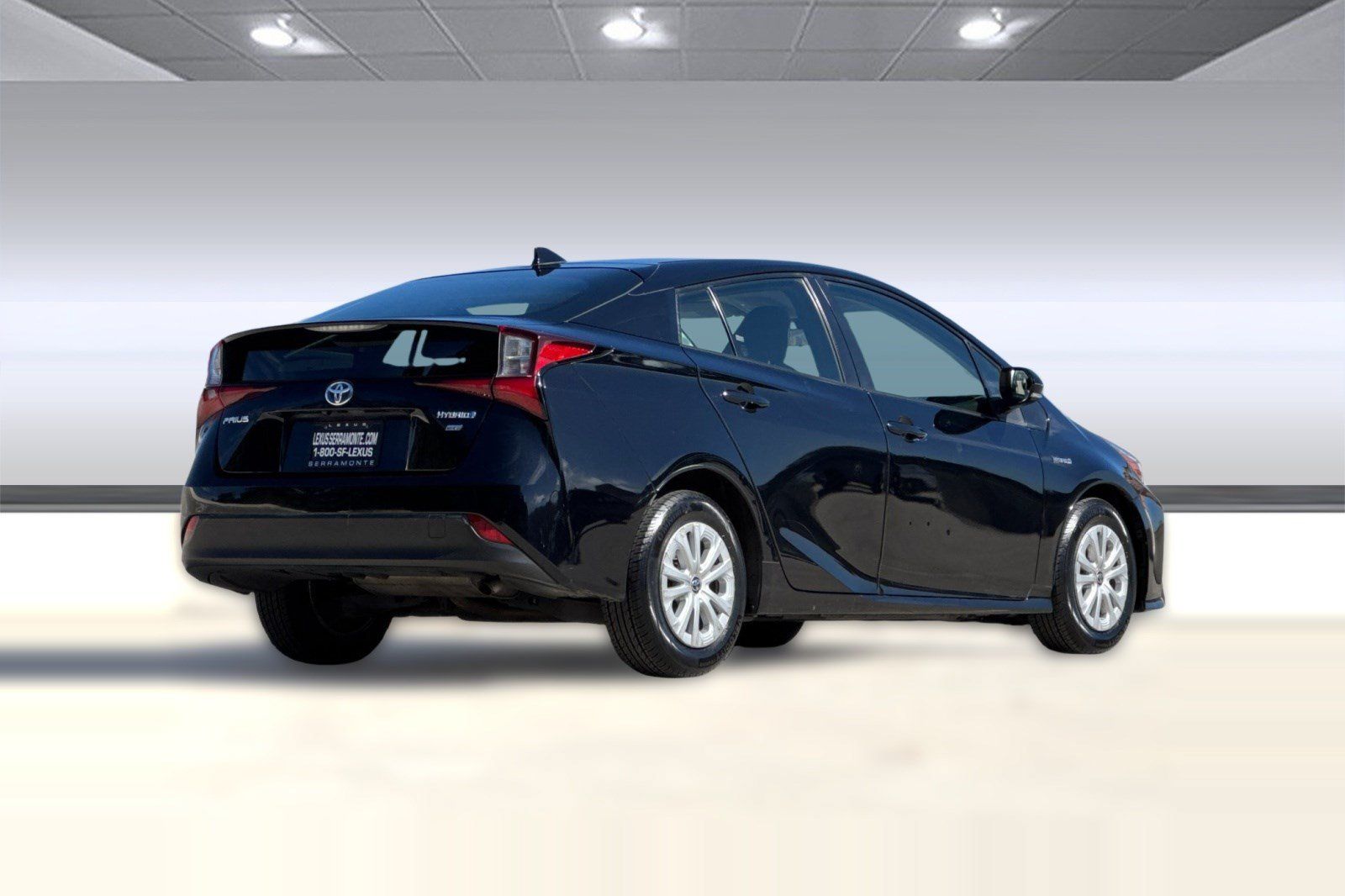 Used 2019 Toyota Prius L Eco FWD image 8