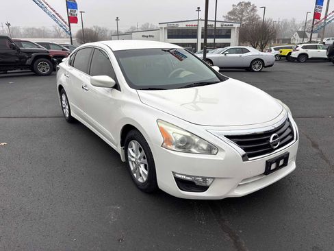 Used 2014 Nissan Altima 2.5 S w/ Sport Value Package image 1