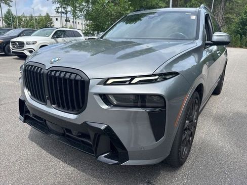 Used 2024 BMW X7 xDrive40i w/ M Sport Package AWD/4WD image 9