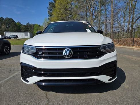 Used 2023 Volkswagen Tiguan SE R-Line image 2