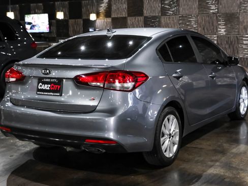 Used 2017 Kia Forte S FWD image 7