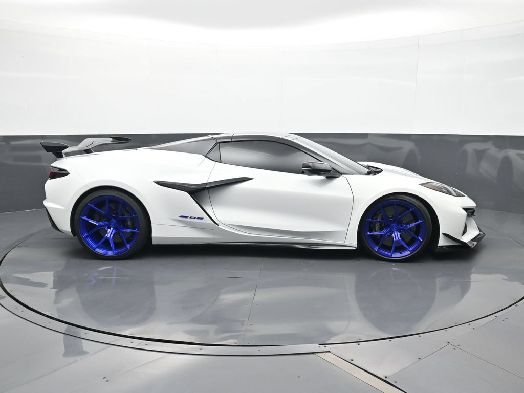 Used 2024 Chevrolet Corvette Z06 w/ Z07 Performance Package RWD image 18