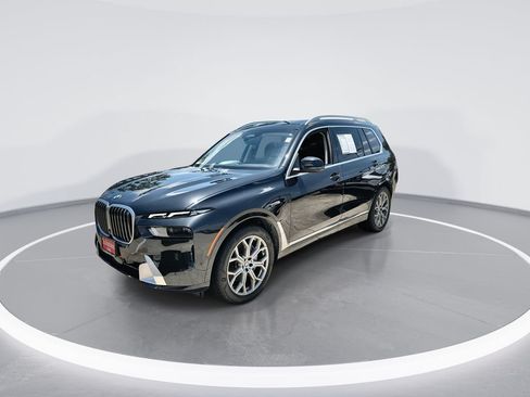 Used 2024 BMW X7 xDrive40i w/ Premium Package AWD/4WD image 4