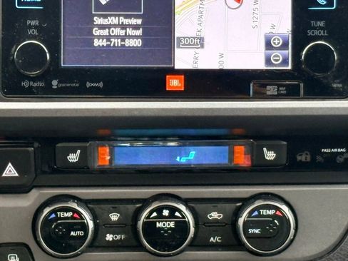 Used 2018 Toyota Tacoma TRD Off-Road image 15