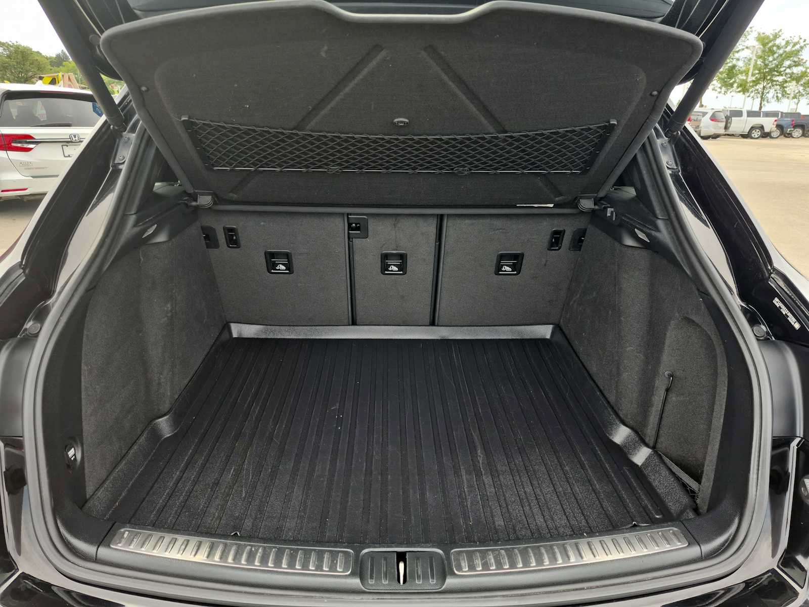 Used 2018 Porsche Macan AWD/4WD image 32