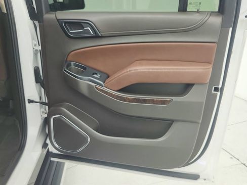 Used 2018 Chevrolet Suburban Premier AWD/4WD image 35