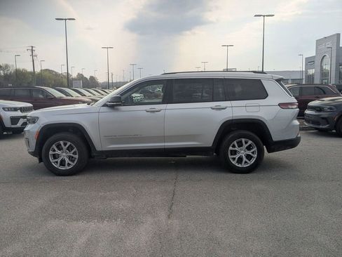 Used 2023 Jeep Grand Cherokee L Limited AWD/4WD image 2