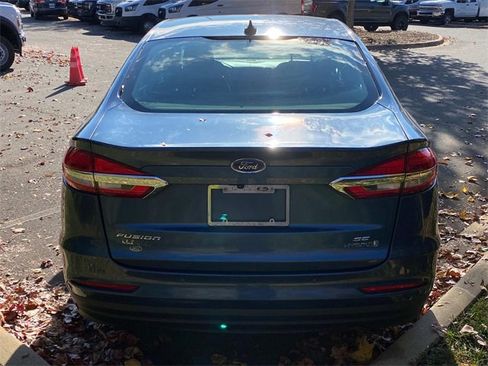 Used 2019 Ford Fusion SE image 32