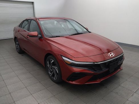Used 2025 Hyundai Elantra Limited FWD image 13