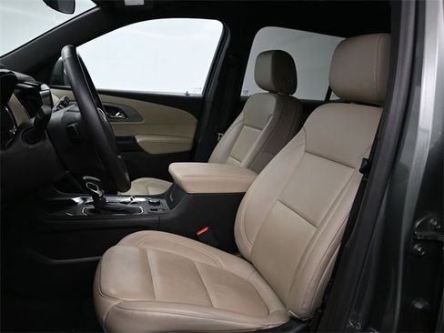 Used 2023 Chevrolet Traverse LT image 10