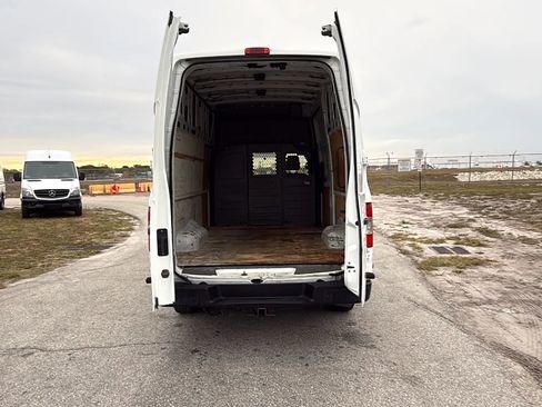 Used 2020 Nissan NV 3500 SV image 12