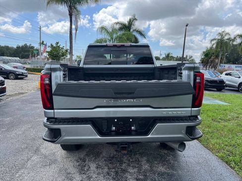 Used 2024 GMC Sierra 2500 Denali Ultimate AWD/4WD image 9