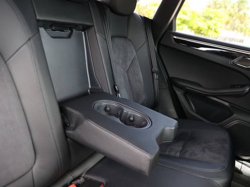 Used 2018 Porsche Macan AWD/4WD image 27