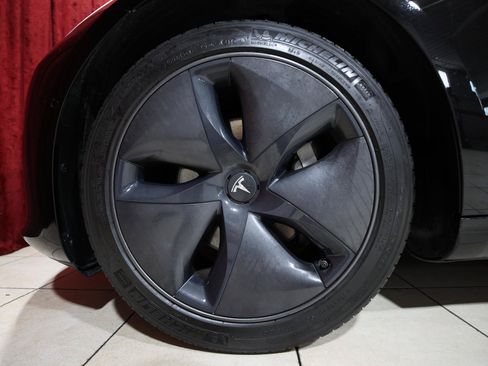 Used 2020 Tesla Model 3 Standard Range Plus RWD image 7