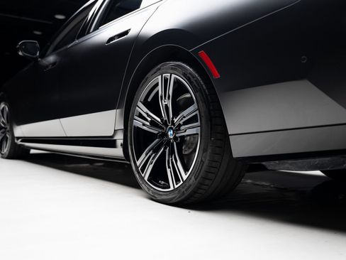 Used 2023 BMW i7 xDrive60 AWD/4WD image 76