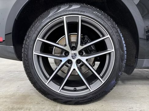 Certified 2024 Porsche Macan AWD/4WD image 16