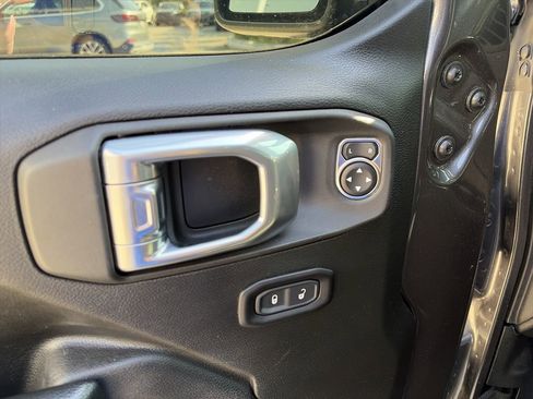 Used 2022 Jeep Wrangler Unlimited Rubicon w/ LED Lighting Group AWD/4WD image 19