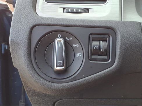 Used 2016 Volkswagen Golf Limited Edition image 13