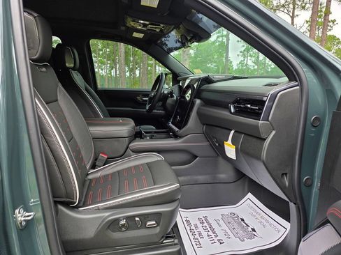 New 2026 GMC Yukon XL AT4 Ultimate AWD/4WD image 28