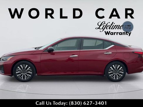 Used 2024 Nissan Altima 2.5 SV FWD image 4