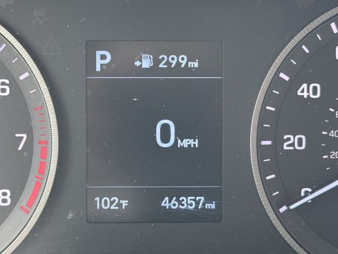 Used 2021 Hyundai Tucson Limited AWD/4WD image 2