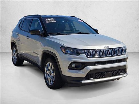 Used 2025 Jeep Compass Limited image 3