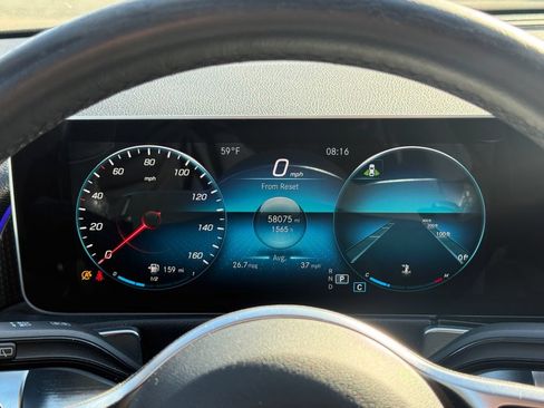 Used 2021 Mercedes-Benz GLB 250 4MATIC image 30