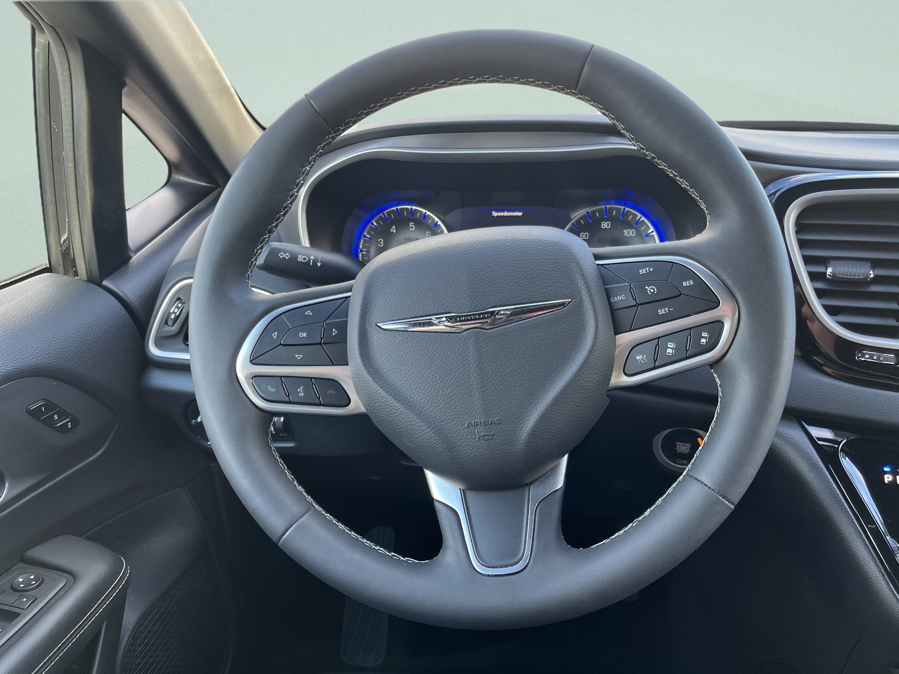 Used 2025 Chrysler Pacifica Select FWD image 21