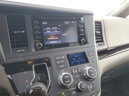 Used 2019 Toyota Sienna XLE image 25