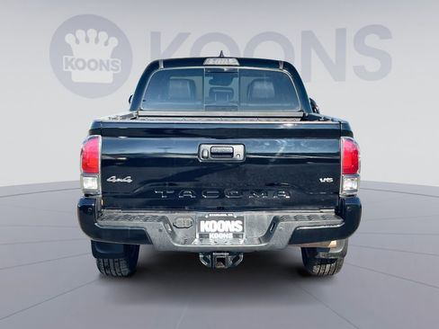 Used 2018 Toyota Tacoma Limited image 5